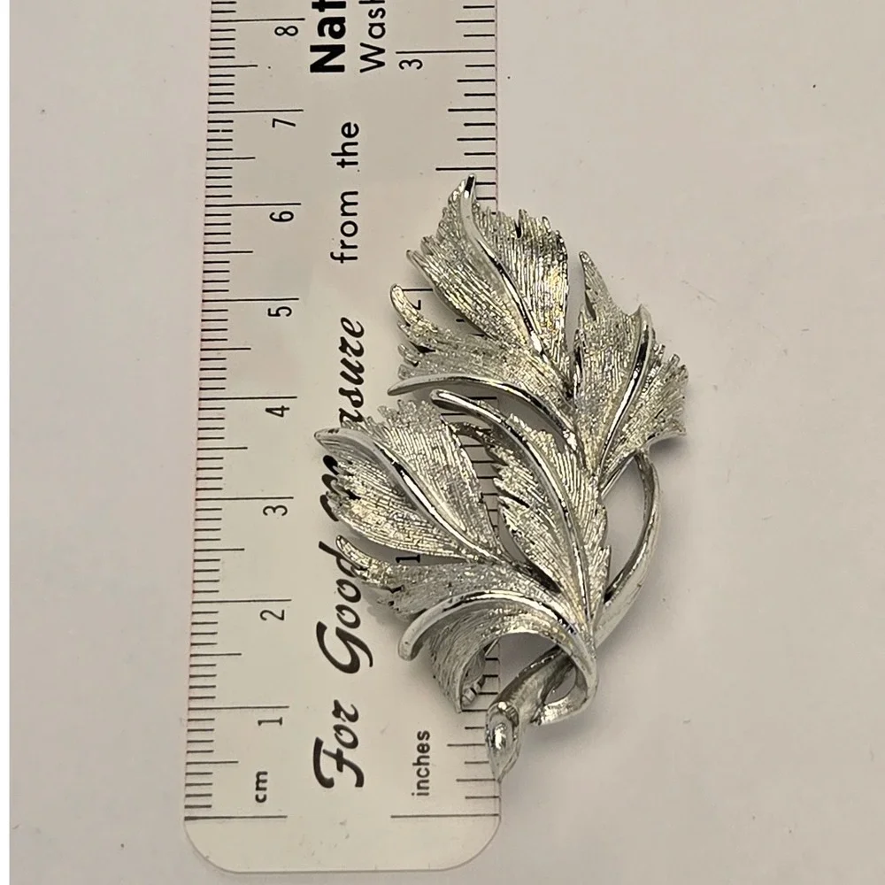 Tara Leaf Brooch Pin Silver Excellent Vintage Textured Botanical Design